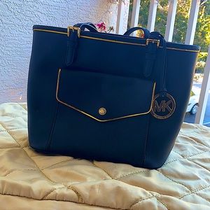 Very nice Michael Kors purse !!!